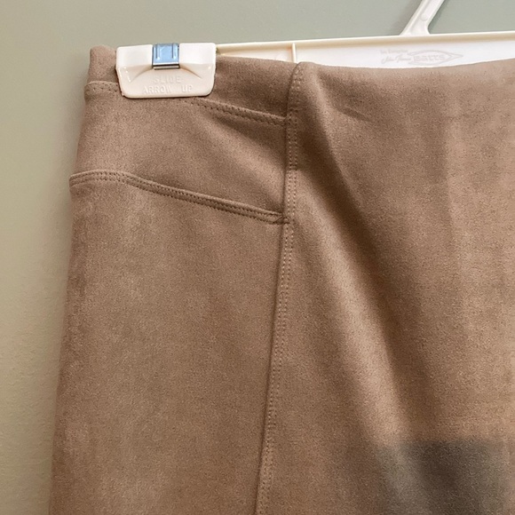 Motion Everyday Athleisure Elegant Tan Trousers - Picture 5 of 9